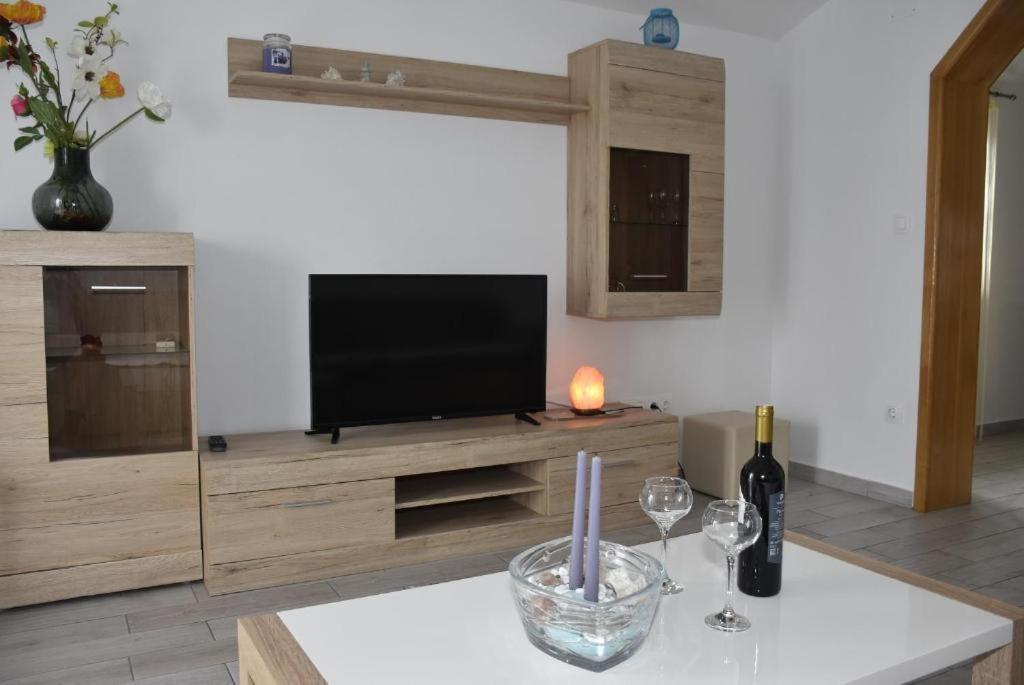 Apartmani Mira Klenovica Exterior foto