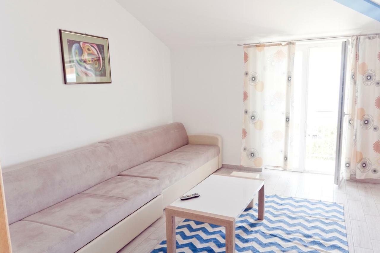 Apartmani Mira Klenovica Exterior foto